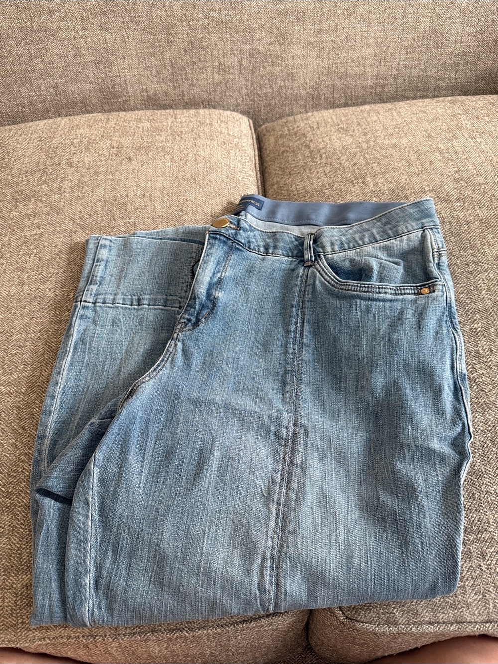 Woman’s democracy cropped Light Blue Denim Jeans
